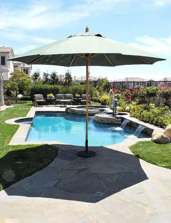 11 ft Quad Pulley Wood Market Umbrella