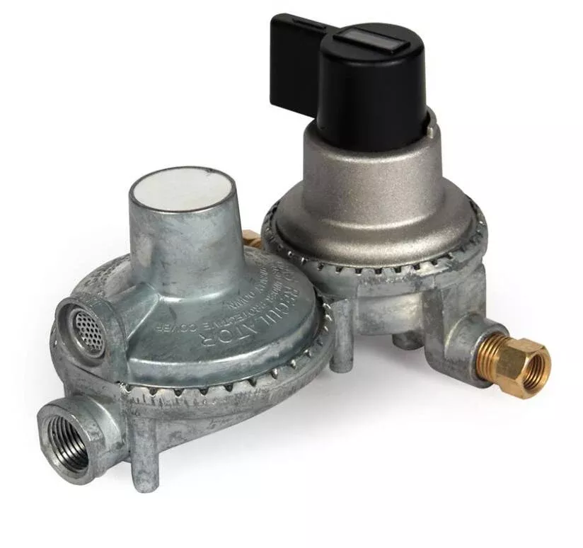 Camco Double-Stage Auto-Changeover Propane Regulator• 59007