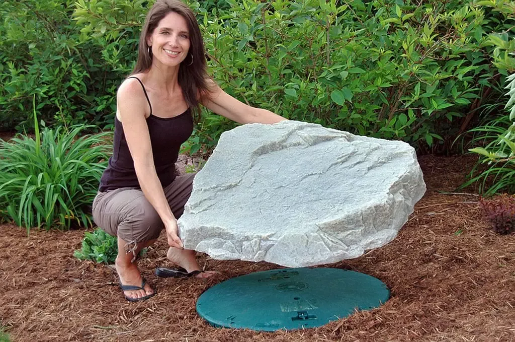 DekoRRa Rock Enclosure 108 - Manhole Lid Cover