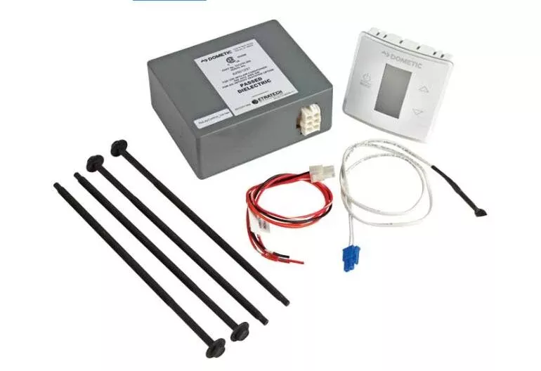 Dometic White Cool/Furnace Single Zone Thermostat Control Kit• 3316230.700