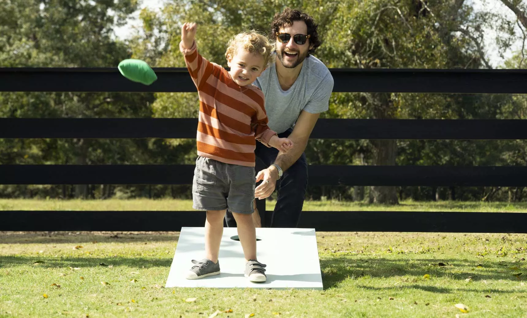 Ledge Lounger Cornhole Toss
