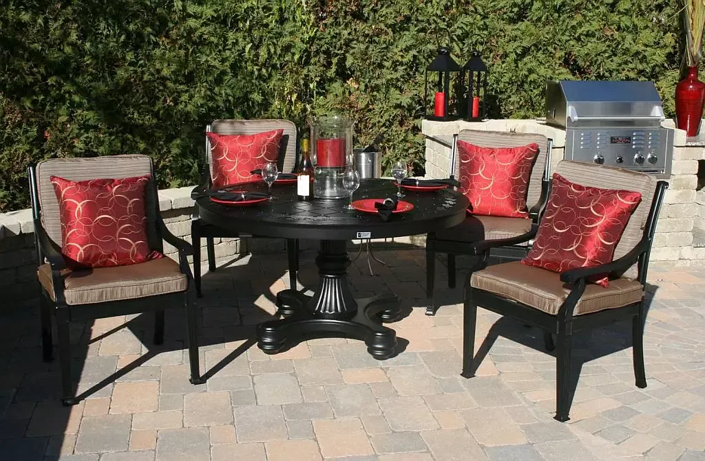 Moncler 4 Person Round Dining Set