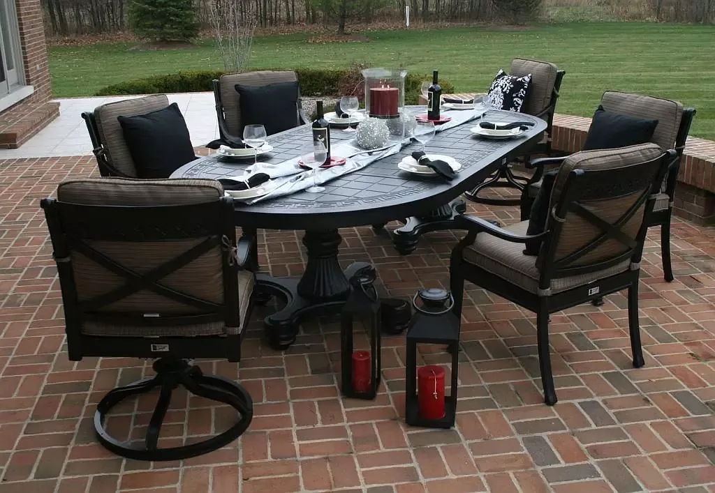 Moncler 6 Person Dining Set