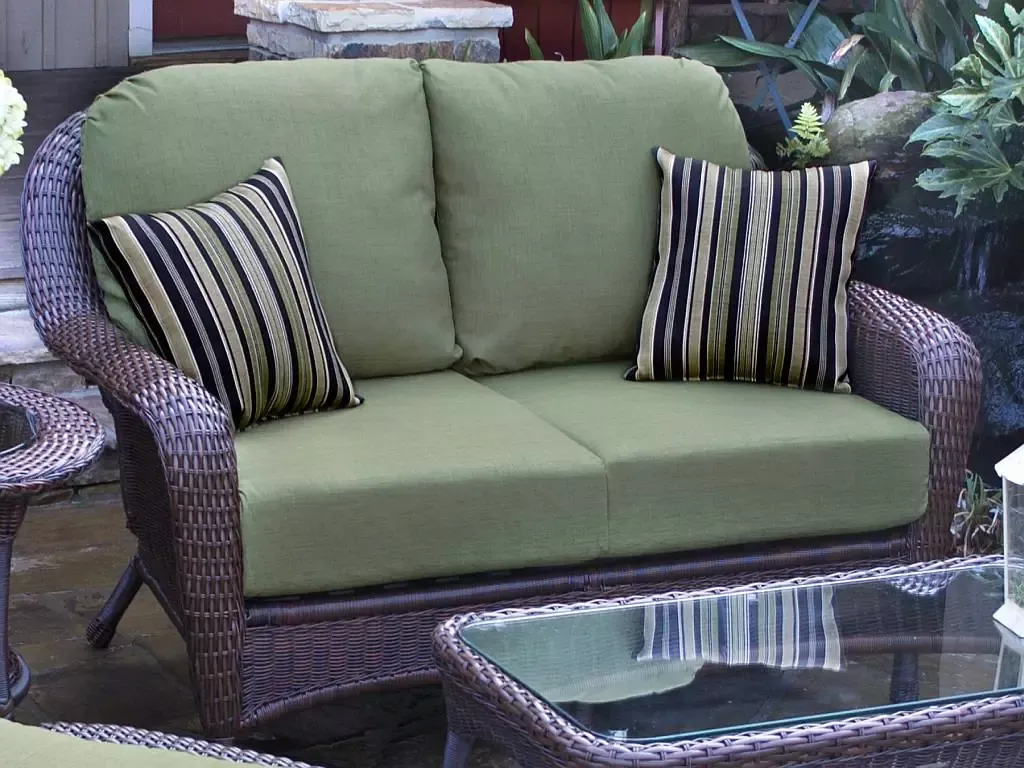 Tortuga Lexington Loveseat